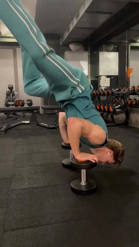 Instagram post by @dome_bhm for Smilodox. Caption reads: Anzeige | another gym session. @smilodox Code BHM....