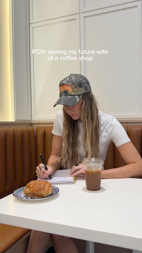 Instagram post by @carleygonschior for happn. Caption reads: [...] I was too shy to say hi the first time....