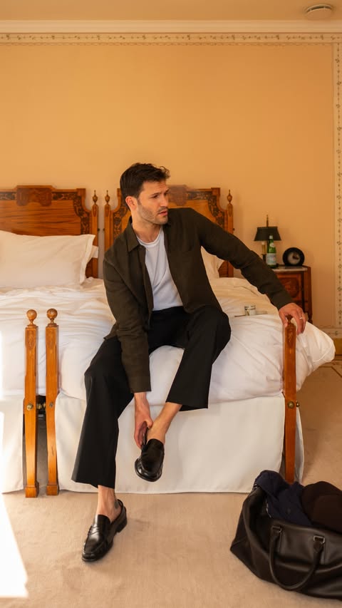 Instagram post by @ricardojmoliveira for Massimo Dutti. Caption reads: [...] 😏 check out #grwm full look: @massimodutti....