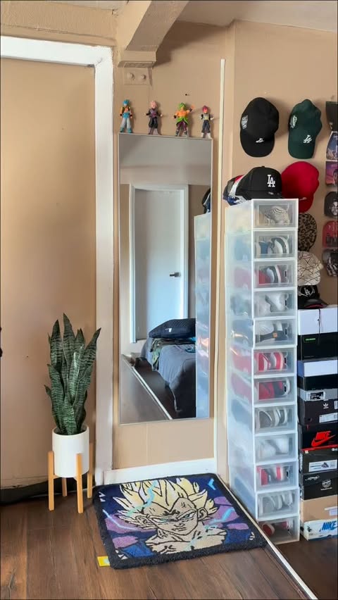 Instagram post by @a_j_a_u_n for ThreadBeast. Caption reads: [...] fits to rock in Cali winter for you !....