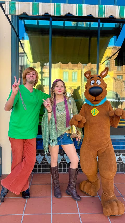 Instagram post by @pincessshannon for Universal Orlando Resort. Caption reads: How many FREE beads can I catch in the Mardi Gras....