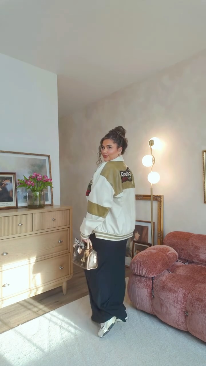 Instagram post by @carobiparada for YITTY. Caption reads: this $19 @yitty dress is on rotation 🔄✨comment....