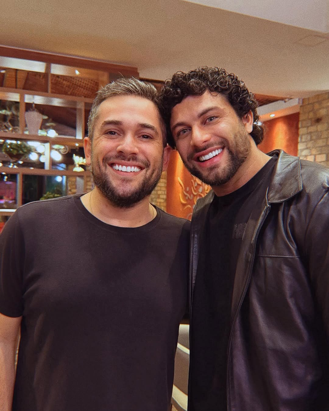 Instagram post by @diegogiallanza for Schweppes. Caption reads: #dump do feriadão com @jesusluz + @steakbull +....