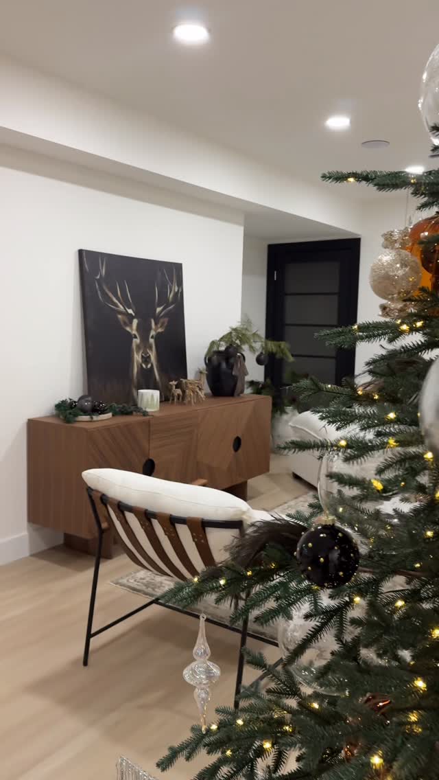 Instagram post by @karen_homestyle for Acanva. Caption reads: Don’t miss @acanvahome biggest deals of the year —....