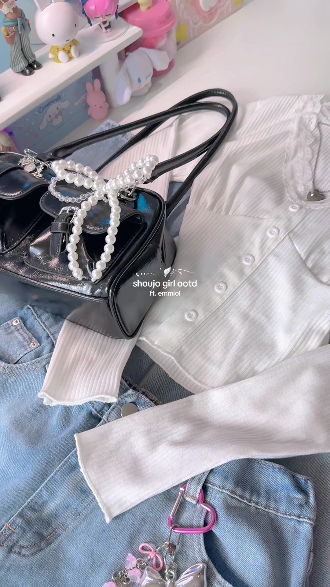 TikTok post by @pao.bern for Emmiol. Caption reads: perfect baggy jeans ⭑.ᐟ tap the link to get....