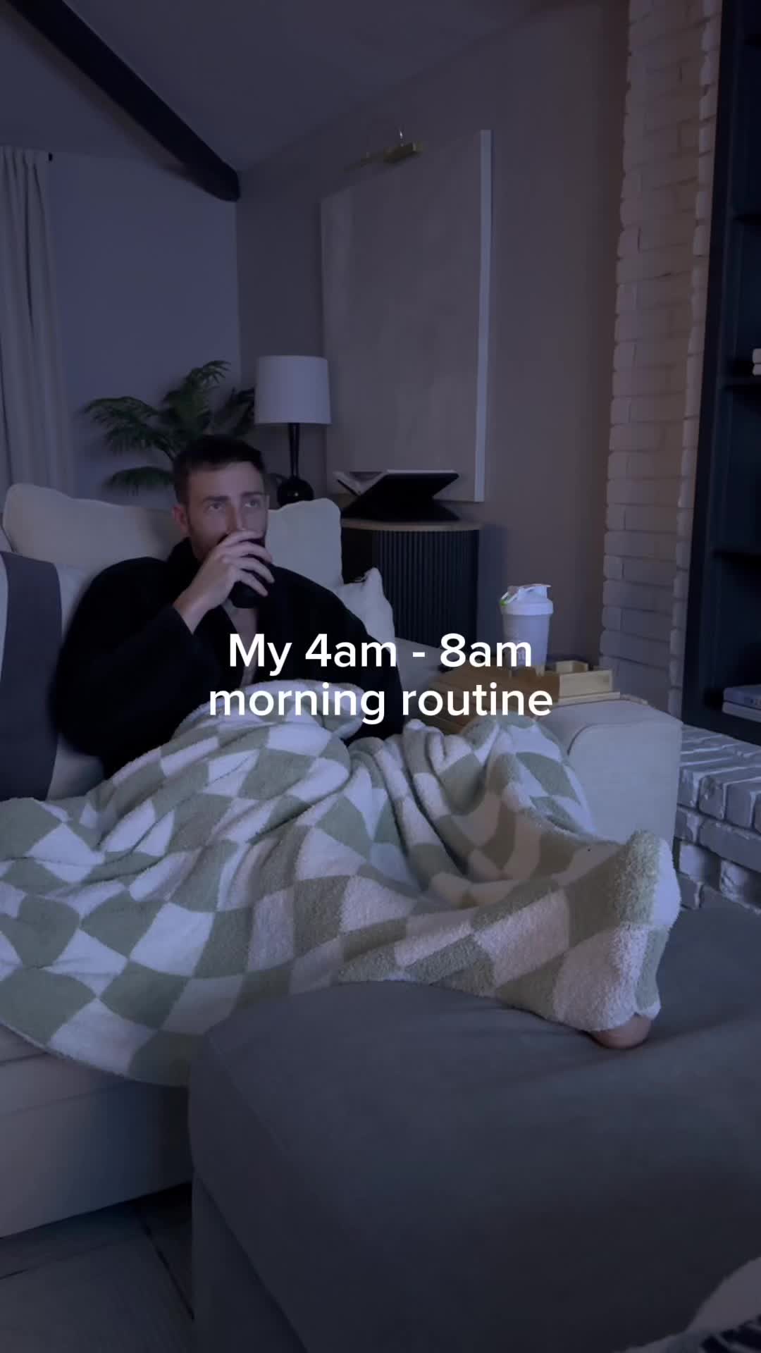 TikTok post by @hubs.life for Mizzen+Main. Caption reads: [...] #ninetofive #mizzenandmainpartner....