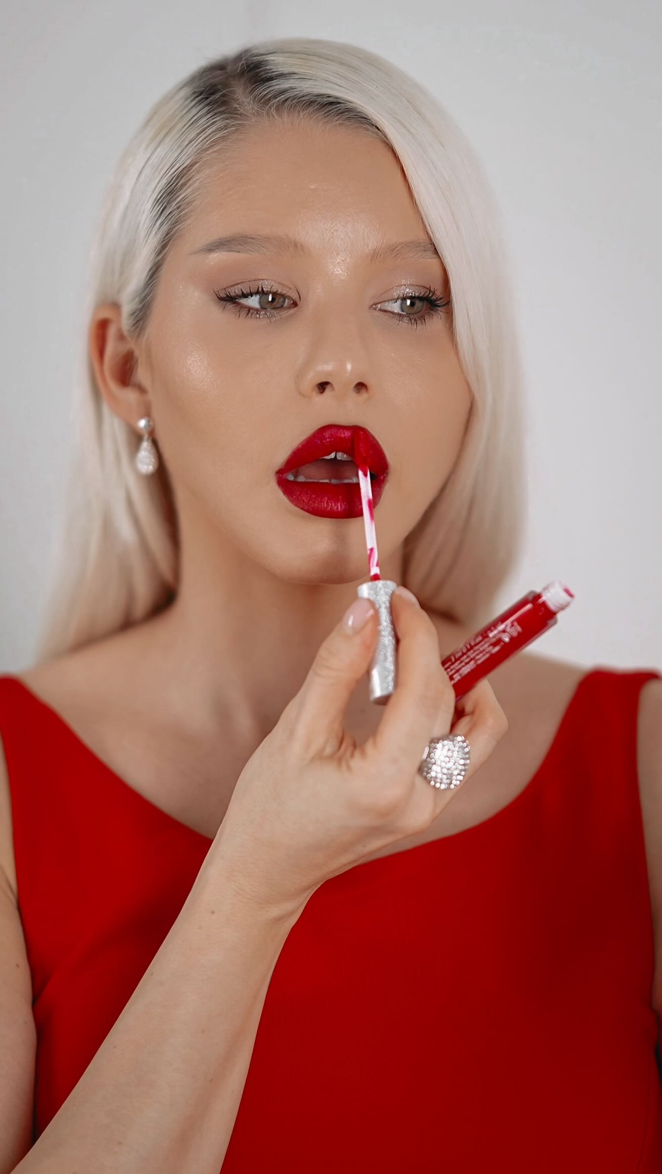 Instagram post by @grebenisancarmen for Oriflame. Caption reads: Sezonul asta plin cere putina magie. ✨
Am testat....