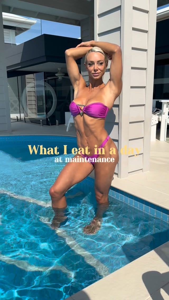 Instagram post by @laurensimpson for Naked Harvest Supplements. Caption reads: Day of eating on my maintenance phase 🎯

I’ve....