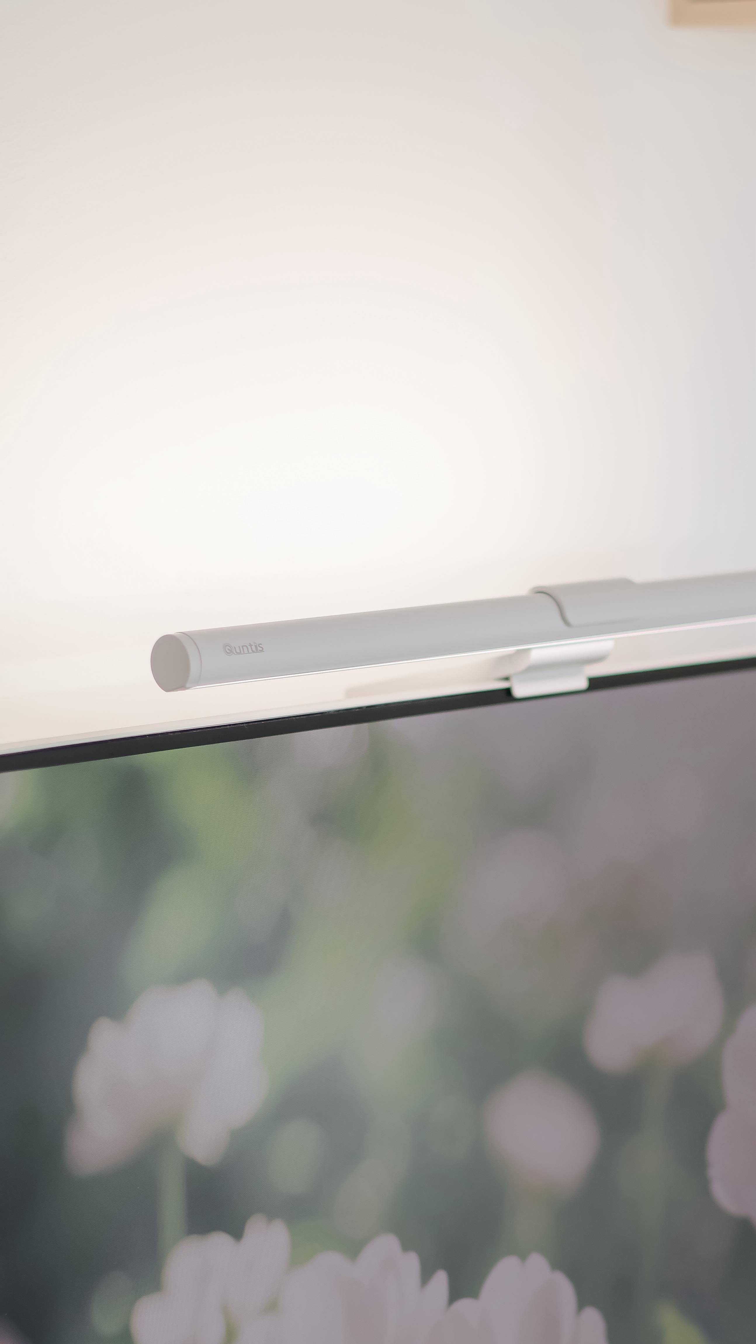 Instagram post by @piapeonia for Quntis. Caption reads: the prettiest light bar✨
I love light bars you can....