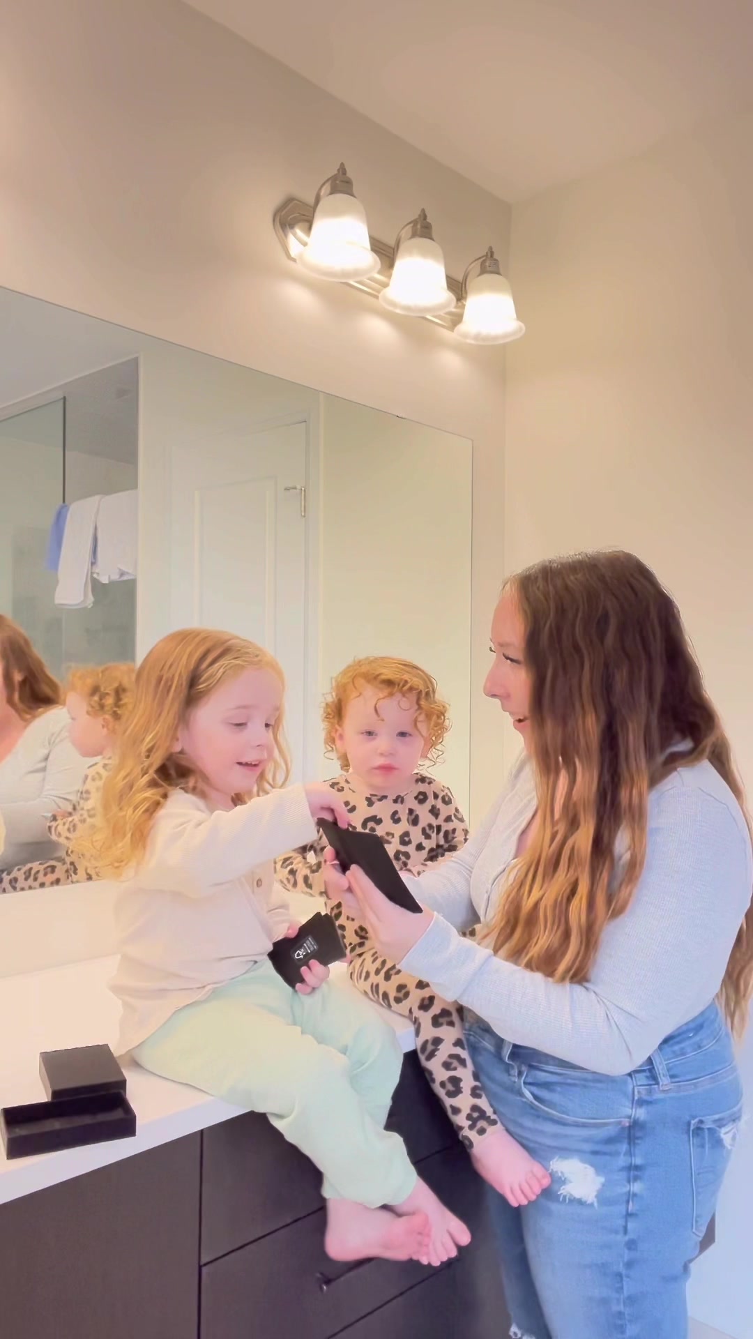TikTok post by @thealexanderfamilyy for Ekster. Caption reads: [...] ALEXANDERFAMILY to get up to 55% off....