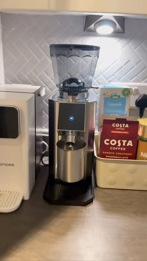 Instagram post by @momandkidlife for AMZCHEF. Caption reads: [...] got an upgrade ☕✨ I’ve been loving this....