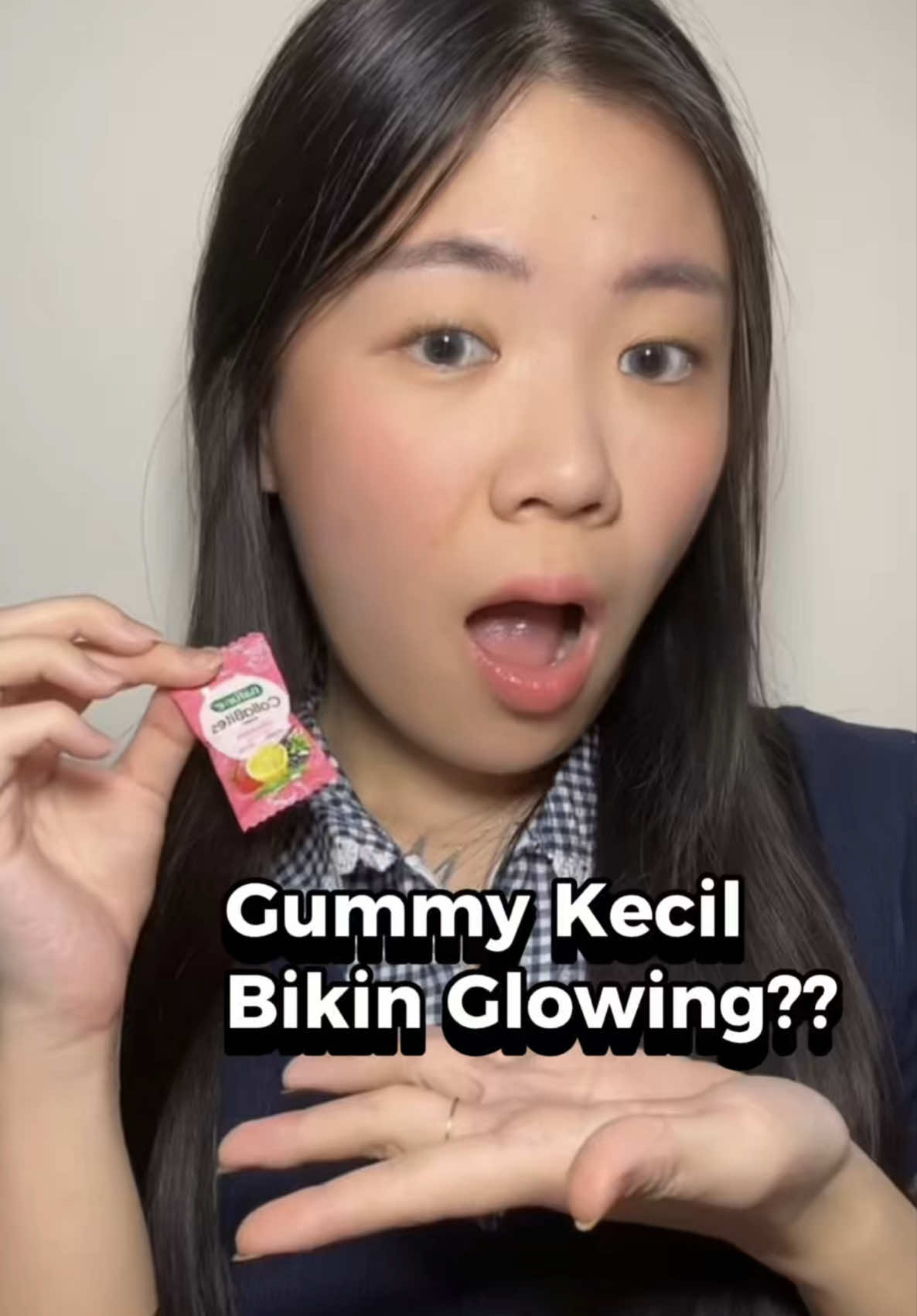 TikTok post by @mchlwjyy for Natur-e. Caption reads: Gummy kecil bikin glowing? 🤏🏻 @Natur-E Indonesia....