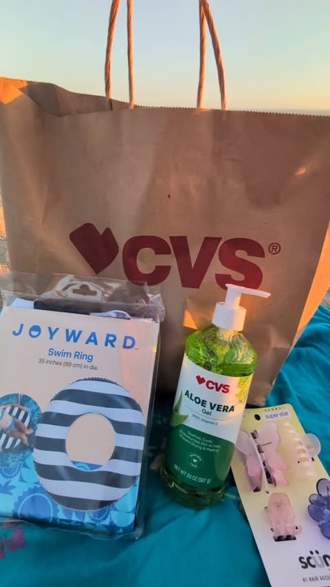 Instagram post by @carolasilvana for CVS Pharmacy. Caption reads: [...] beach day with the kids! 🏖️👨‍👩‍👧....