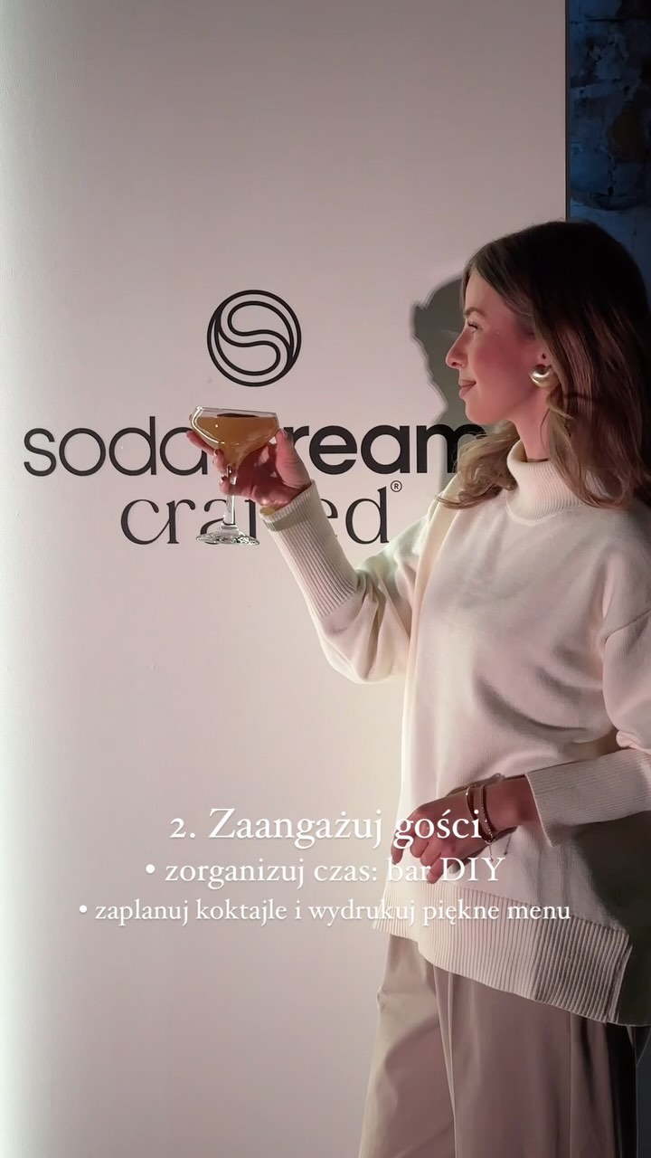 Instagram post by @ladycolour for SodaStream. Caption reads: Impreza w domu może być jeszcze piękniejsza niż w....