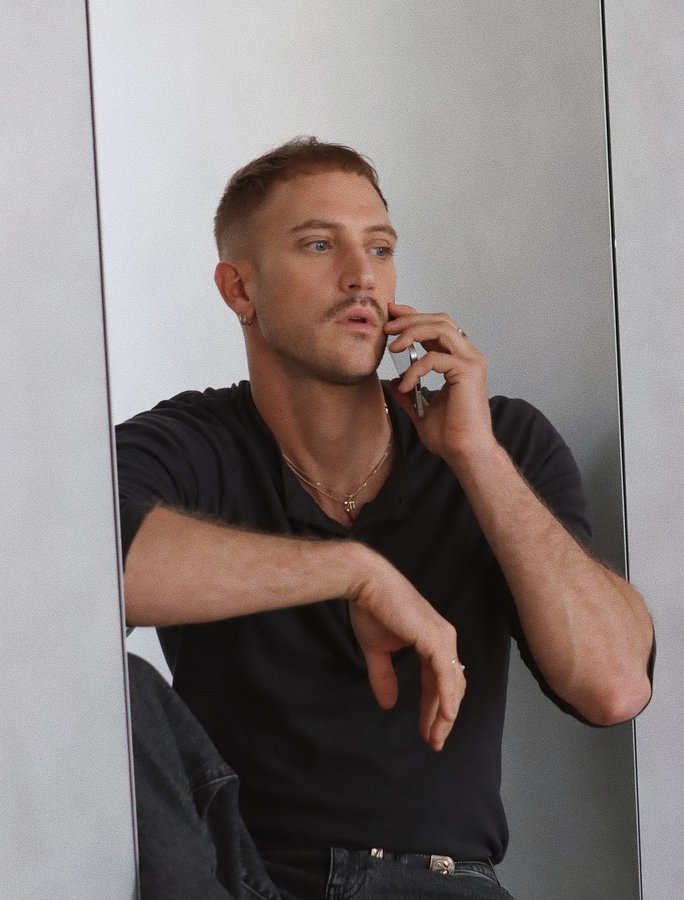 Instagram post by @romaincosta_ for Fnac. Caption reads: [...] #GalaxyS25Edge @samsungfrance....