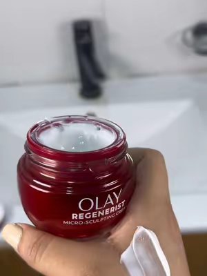 TikTok post by @yaneirl_ for Chimeable. Caption reads: [...] #olayicons #onlyolay #olayugc @chimeable.