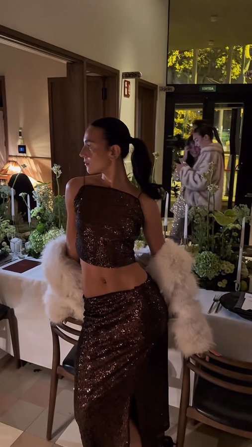 Instagram post by @ambre.lp for Lefties. Caption reads: wrapped in sparkles @lefties ad
#LEFTIESEVENING....