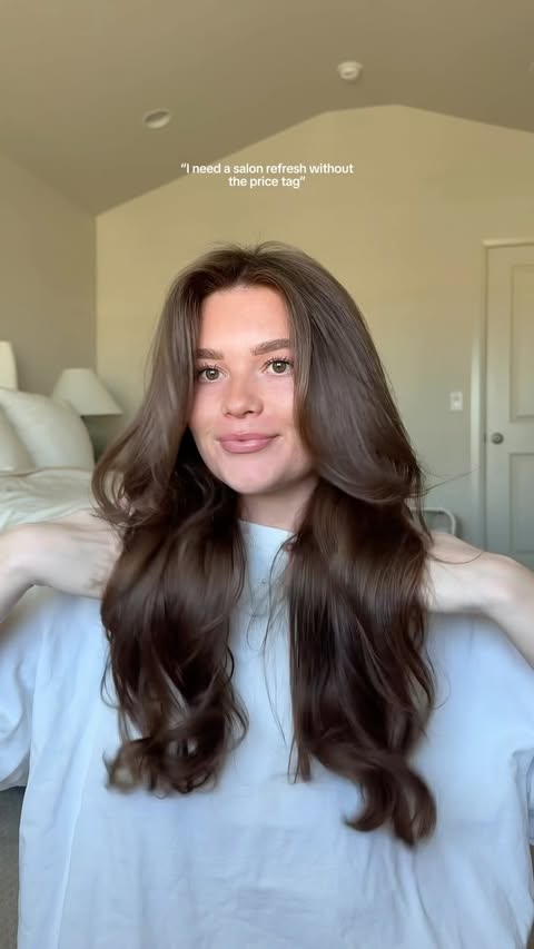 Instagram post by @itslesliecatherine for Glaze Hair. Caption reads: the best salon refresh at home🫶🏼🤎✨@glaze_hair....