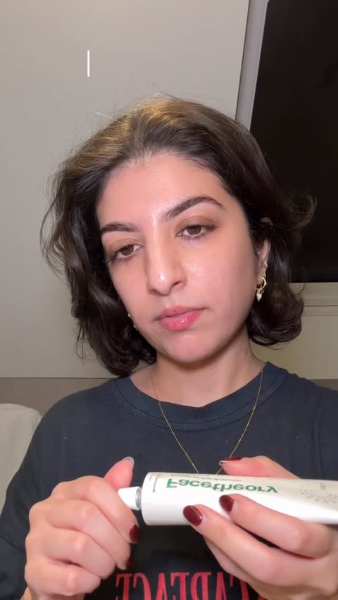 Instagram post by @moomalproartist for Skeepers. Caption reads: If heavy moisturisers always feel like too much,....