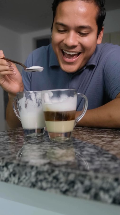 Instagram post by @holmanbecerra for Oster Colombia. Caption reads: Hoy te enseño a preparar el Café Bombón en la....