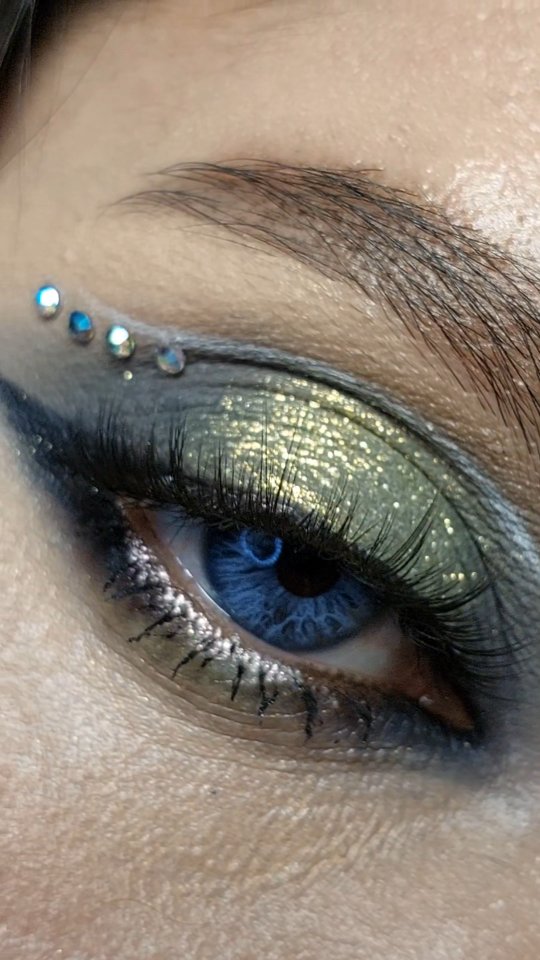 Instagram post by @anee_a.khaliq for Sigma Beauty. Caption reads: ✨ Created this look on 'Pal Pal' song, as you guys....
