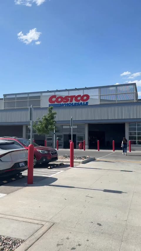 Instagram post by @bydebbyoliver for Orgain. Caption reads: Keeping my Thanksgiving break fueled with quick....