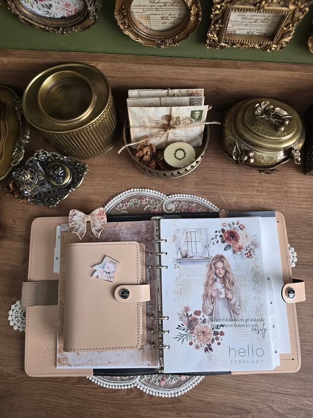 Instagram post by @makingmemorieswithale for Filofax. Caption reads: [...] something magical about opening a Filofax....