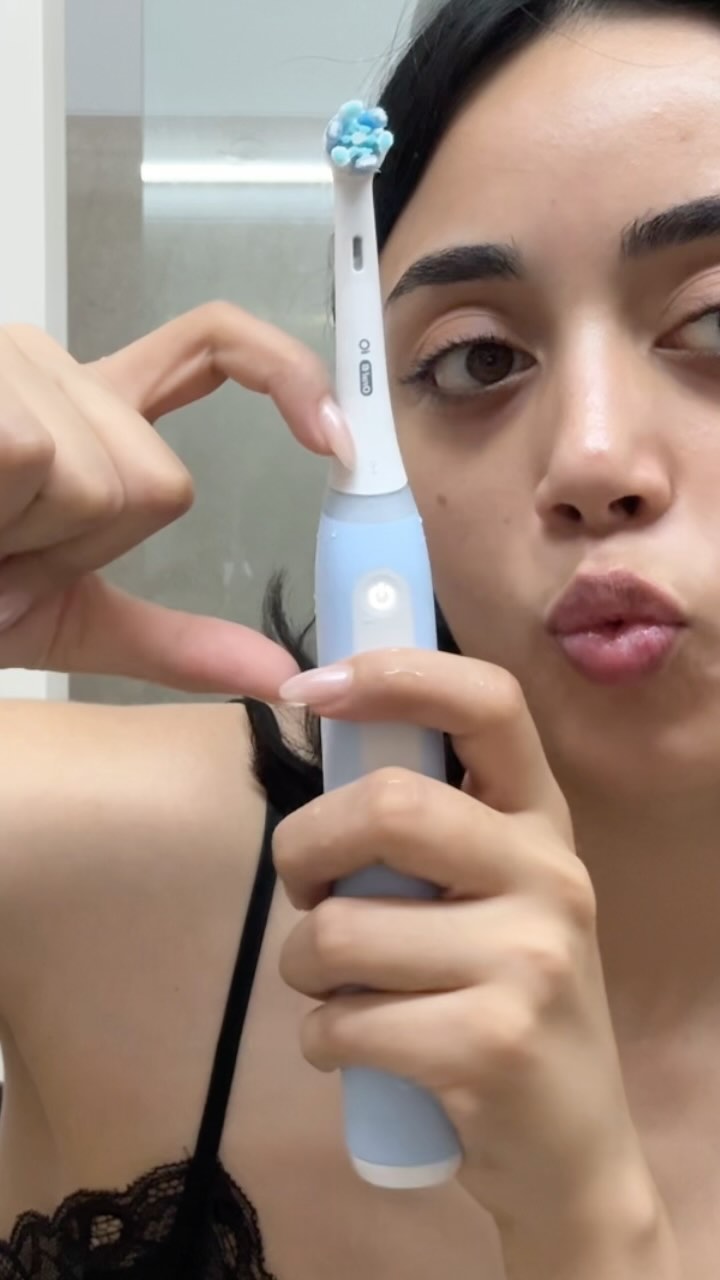 Instagram post by @theriyakohli for Oral-B. Caption reads: a fresshh morning sets me up for the perfect day....