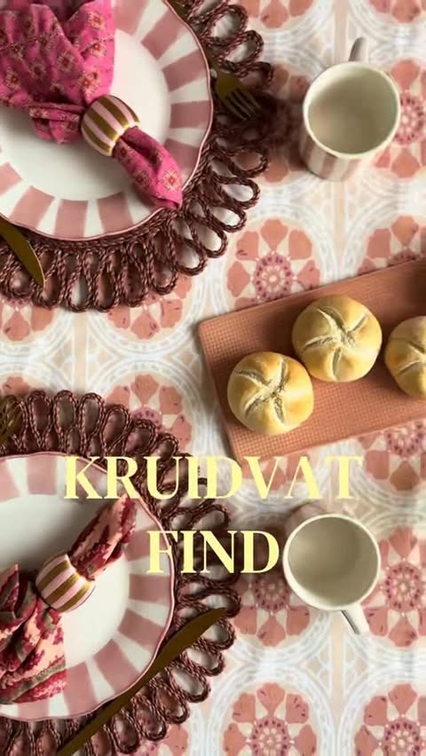 Instagram post by @meisjeaandenoordzee for Kruidvat. Caption reads: [...] budget find! 🌸 Dit tafelkleed van Kruidvat....