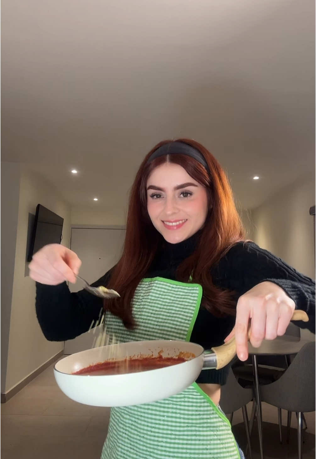 TikTok post by @melissamuroo for Knorr. Caption reads: Me salió el loop preparando mis chilaquiles? 🐥....