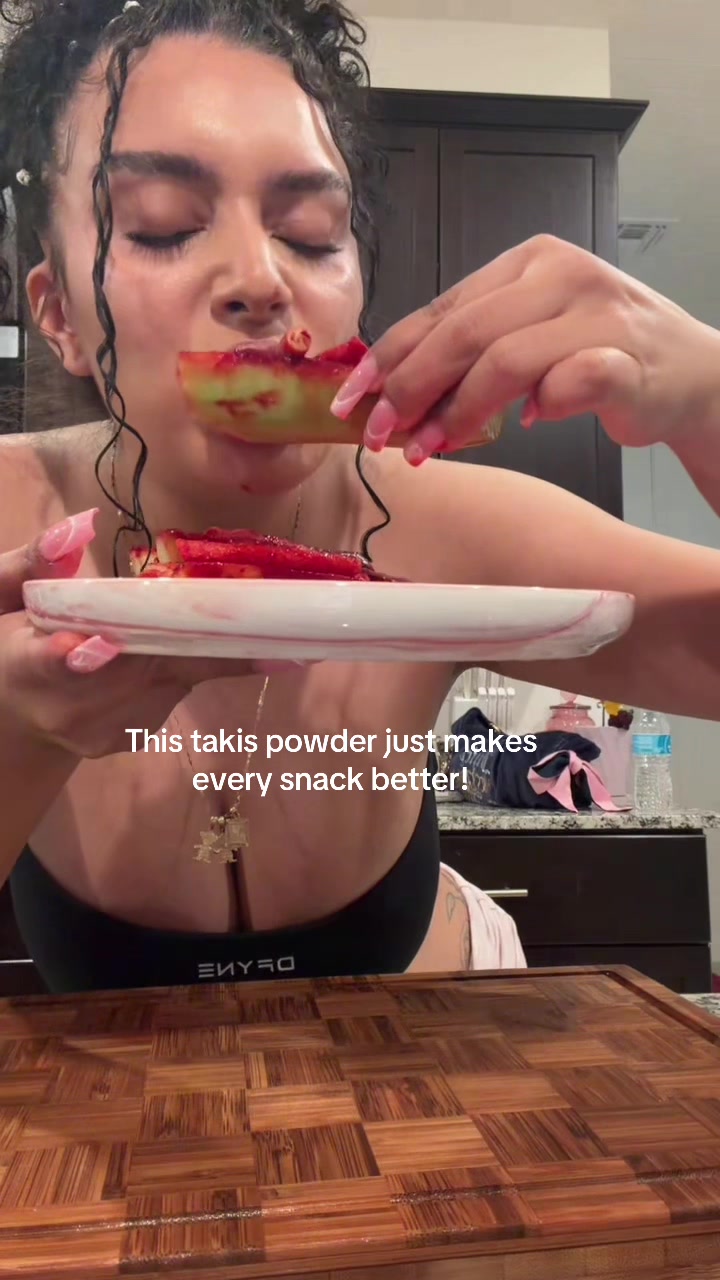 TikTok post by @prettygirlglaze for Sr. Michelado. Caption reads: [...] waters every time ! #takispowder....