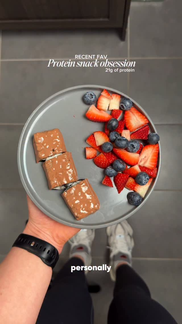 Instagram post by @itsboutheina for Grenade. Caption reads: My go to high protein night snack 🍫🍓
If you....