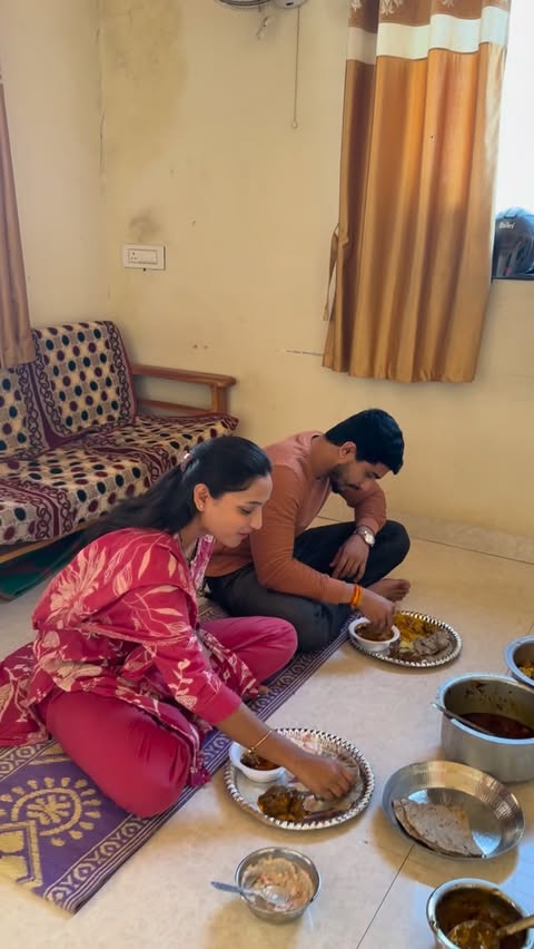 Instagram post by @vrushali_kadam_24 for Bare Anatomy. Caption reads: मैत्रिणीच्या गावची जत्रा 🎡 🥘🤩 Bare anatomy baby....