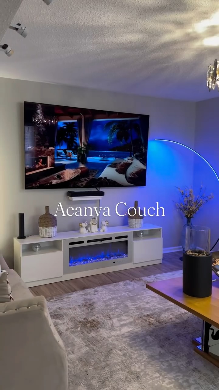 Instagram post by @gainsbythebang_ for Acanva. Caption reads: [...] comfort meets functionality....