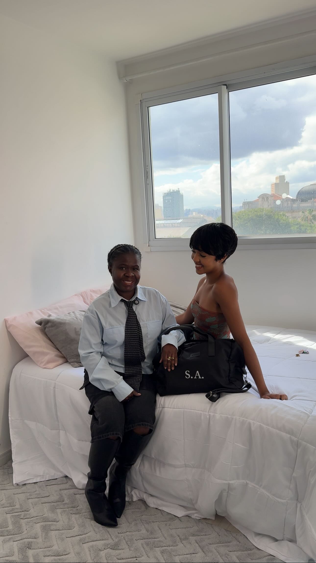 Instagram post by @sarahalvx for Gocase Brasil. Caption reads: transformando minha tia em mim 🌟
E a cereja do....