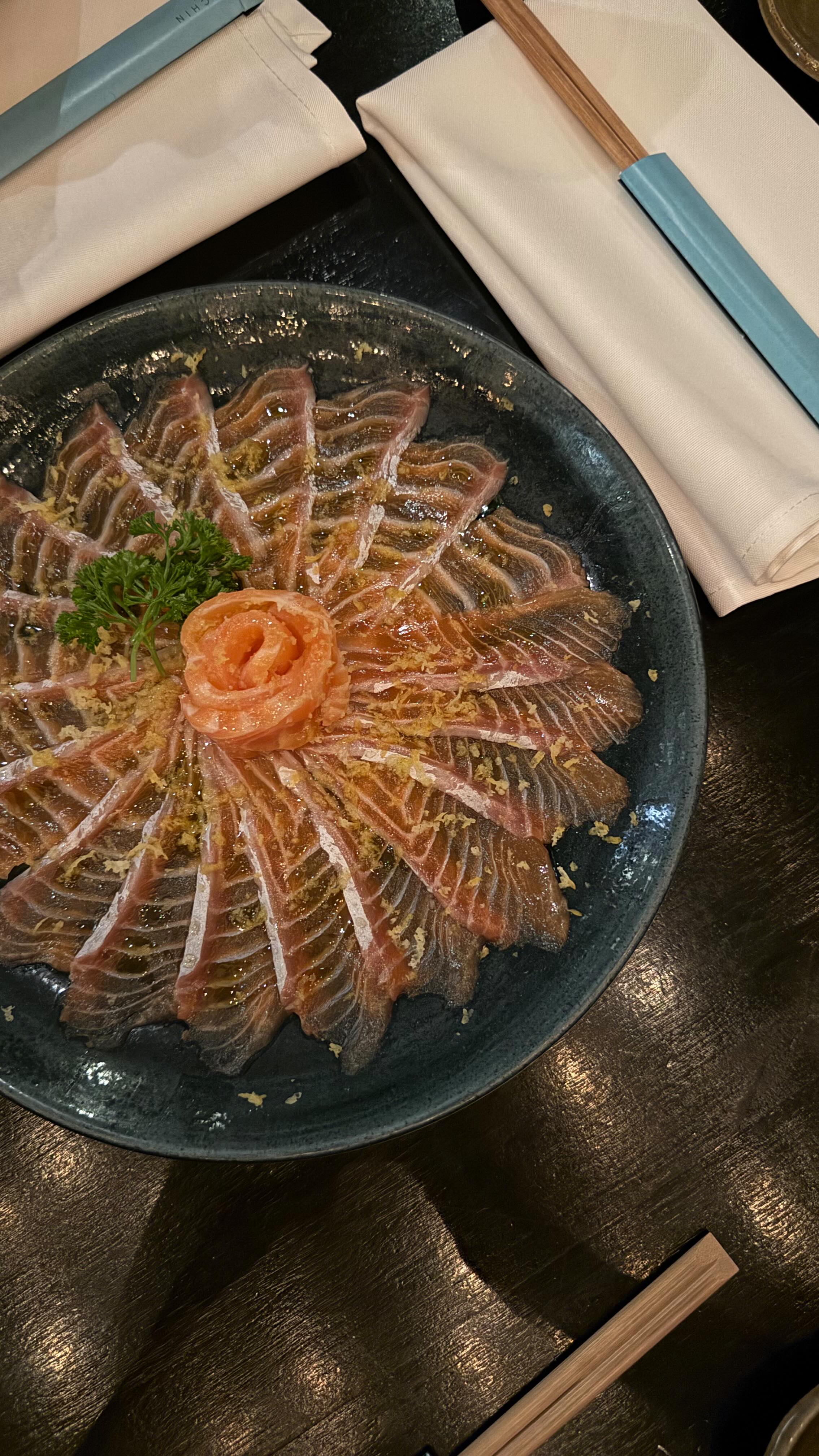 Instagram post by @_giovargas for Riachuelo. Caption reads: Vestido para almoçar hoje ❤️‍🔥❤️‍🔥 Aprovado?....