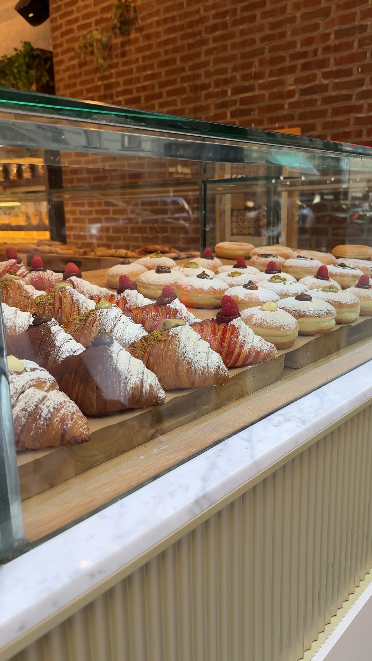 Instagram post by @bushra.kha.n for Graco. Caption reads: red eye flights are the way to go with lil one’s....