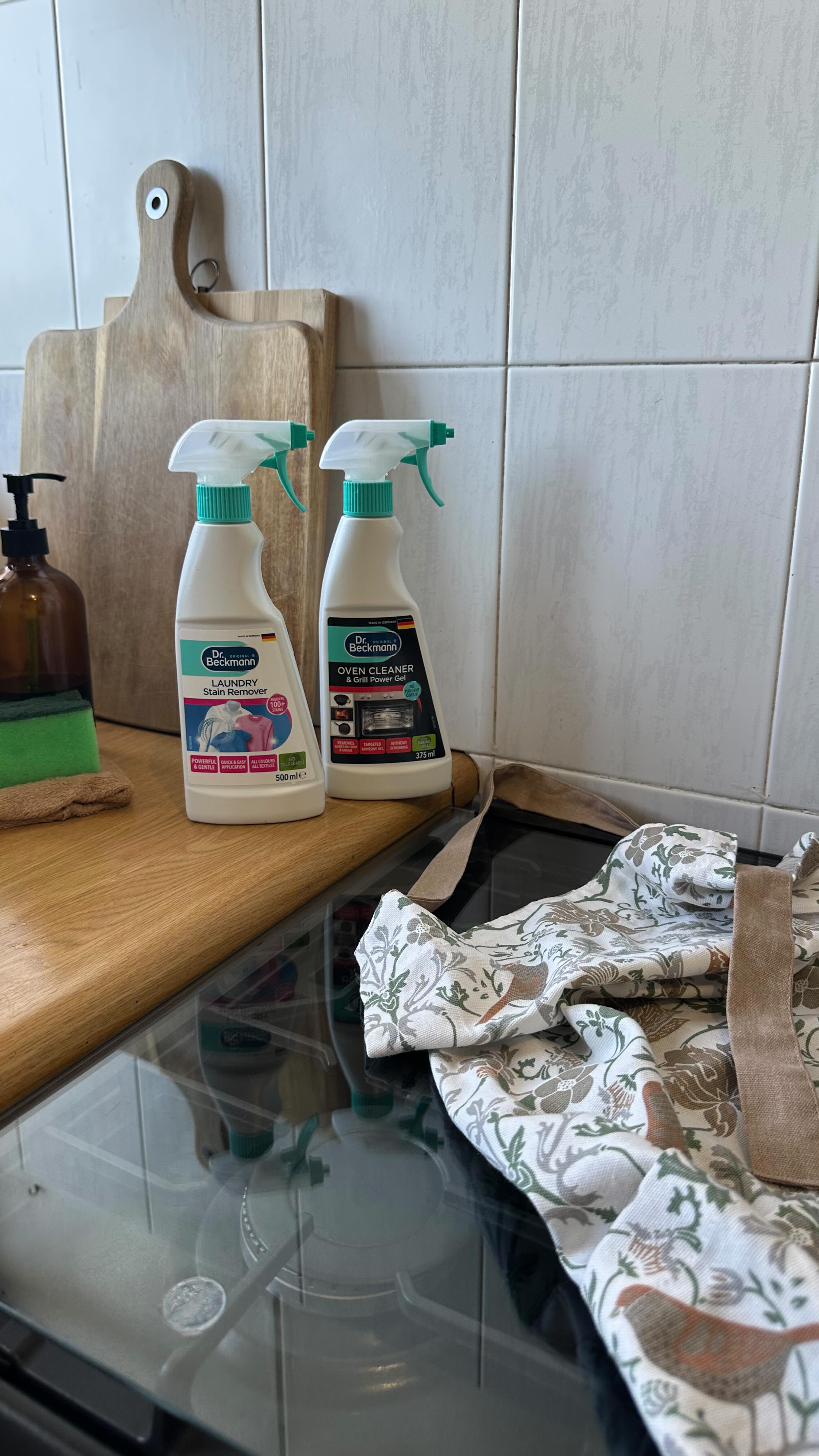 Instagram post by @natashaxjones for Brand Advisor. Caption reads: Oven cleaning day with @drbeckmannsa 🧽🫧✨

On....