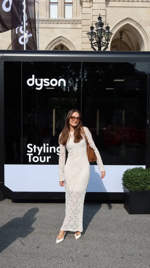 Instagram post by @magdalena_in_vienna for Dyson Deutschland. Caption reads: Vienna girls, save this 👀💗 The Dyson Styling....