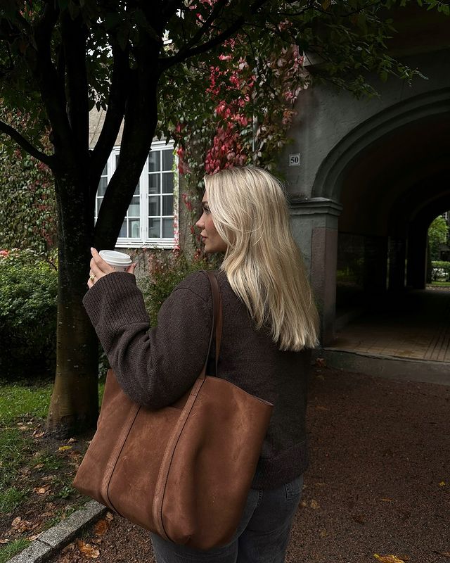 Instagram post by @gitteleine for Maanesten. Caption reads: suede, brown & knits 🍂🤎 ad/tags ‎ ‎ ‎ ‎ ‎ ‎ ‎ ‎....