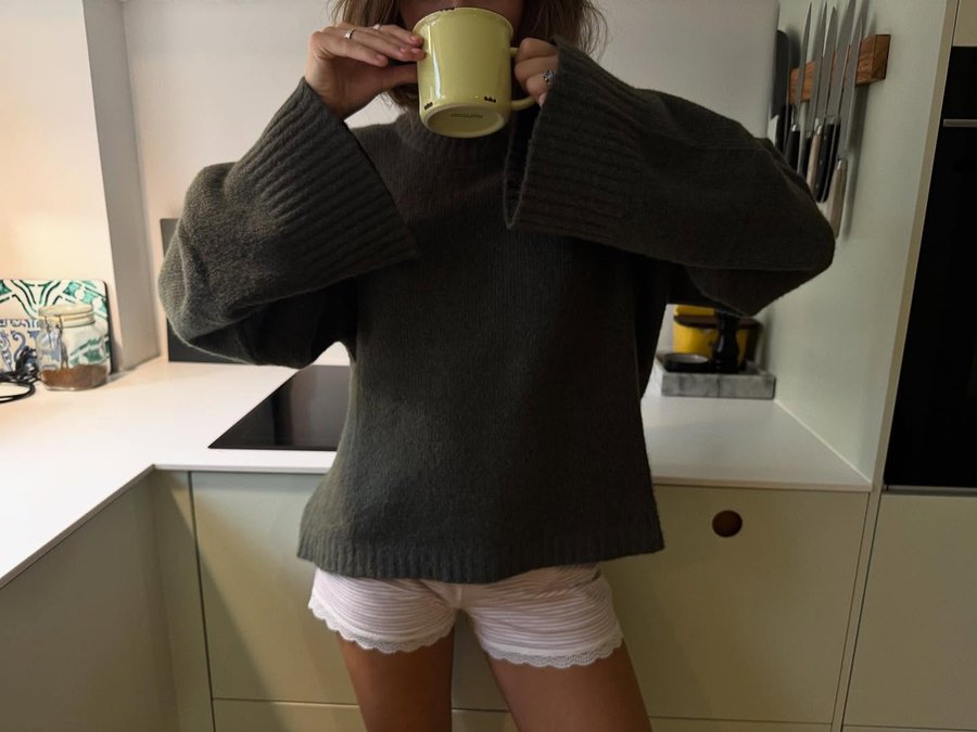 Instagram post by @ritamariesteen for Nelly. Caption reads: Reklame / Always cozy with Nelly <3 20RITA for 20%....