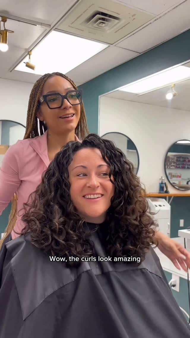 Instagram post by @sharstylescurls for DESIGNME Hair. Caption reads: Dry, frizzy curls? Not on my watch, babyy.

I used....