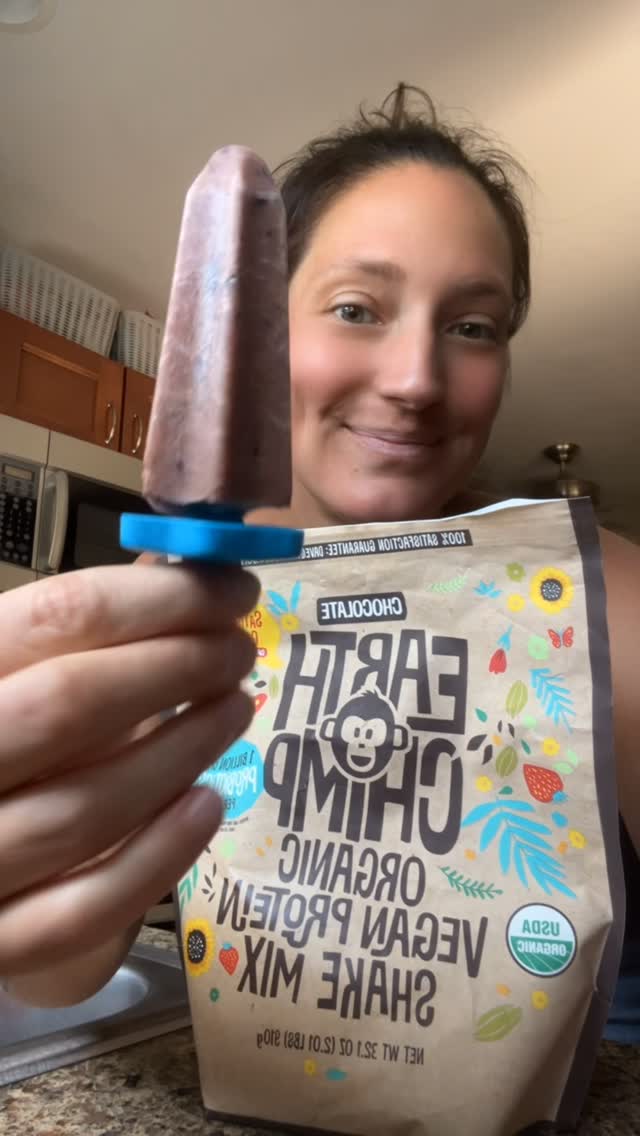 Instagram post by @kerri_the_vegan for EarthChimp. Caption reads: [...] and packed with real fruit + @earthchimp Cho.