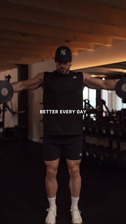 Instagram post by @david.nicke for XXL Nutrition. Caption reads: [...] every day 🔒 Werbung // powered by....