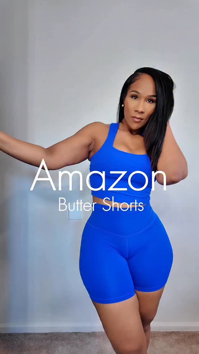 Instagram post by @biancasamonefinds for YUNOGA SPORTS. Caption reads: These 6-inch high-waisted @yunoga_athletic biker....