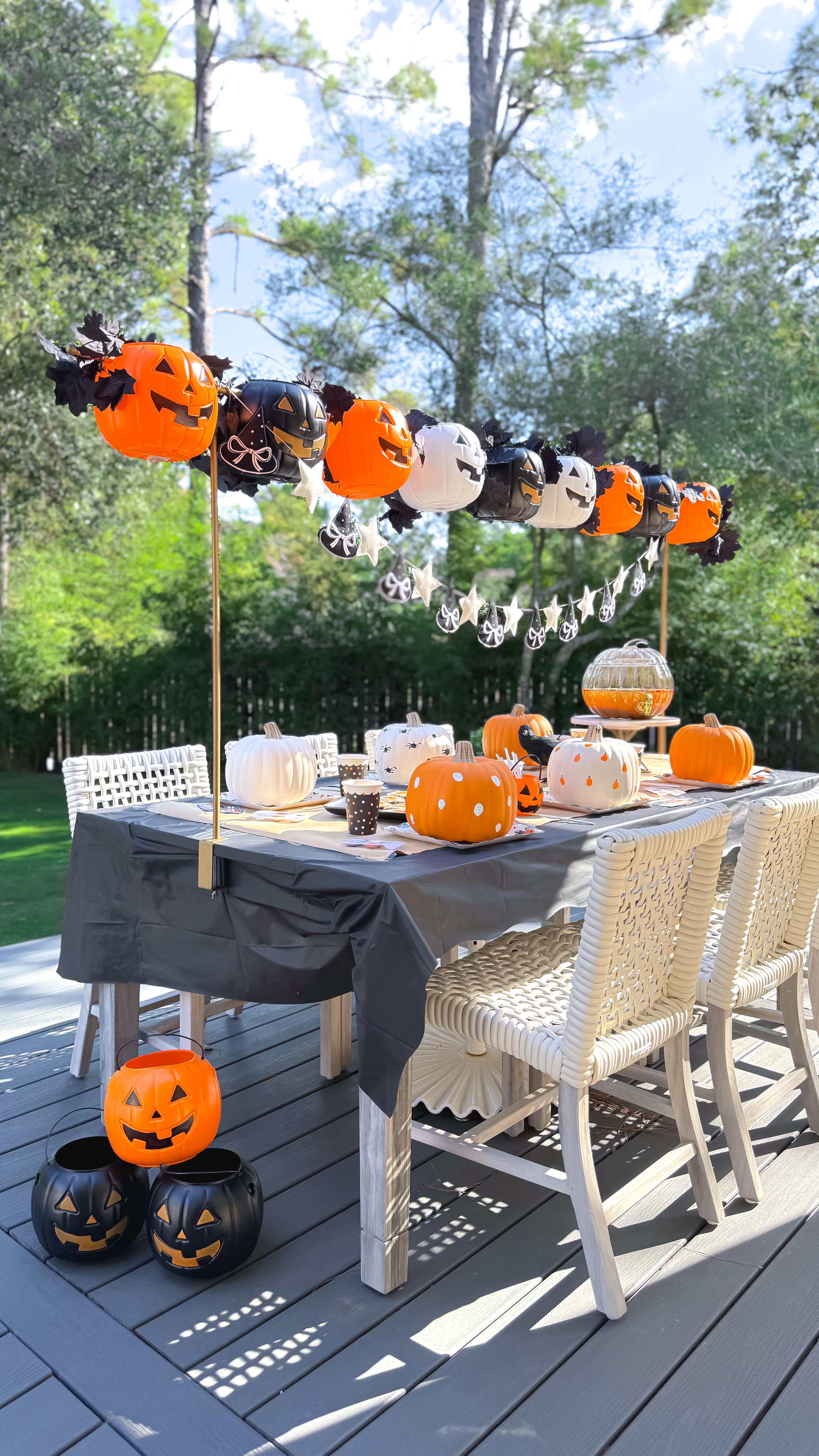 Instagram post by @kristensellentin for Evite. Caption reads: #ad Comment “PUMPKIN” and I’ll send you all the....