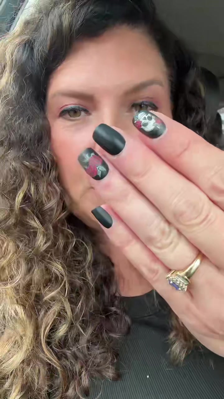 TikTok post by @robinknepshield for CurvLife_official. Caption reads: These CurvLife press on nails come with everything....