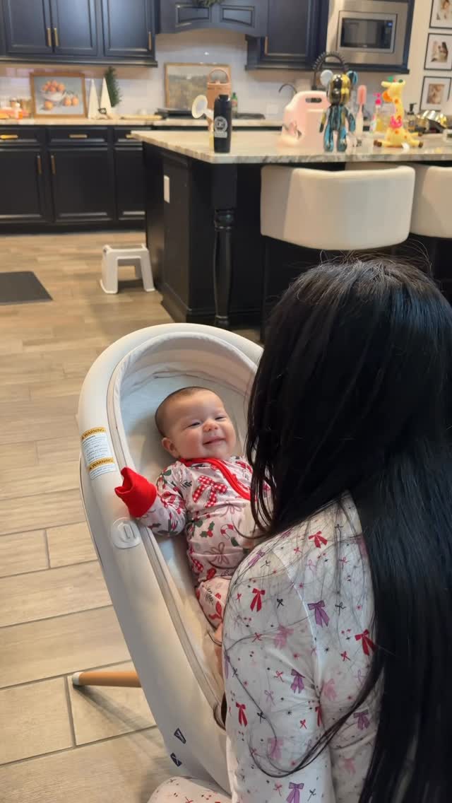 Instagram post by @lincolnsmamaaa for Tommy John. Caption reads: Do you get a new towel after every shower?!🤔 hope....