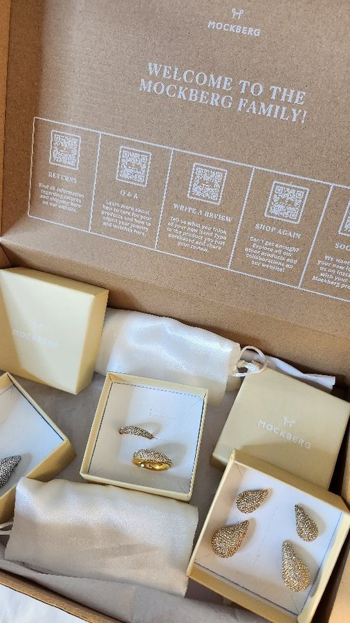 Instagram post by @_kendimbae for Mockberg. Caption reads: My Pavé collection jewelry from @mockberg is....