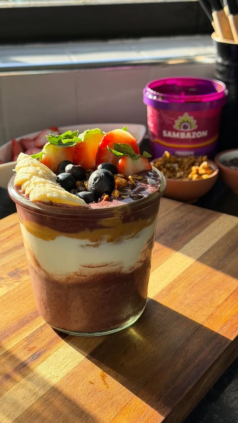 Instagram post by @sohonutrition for SAMBAZON. Caption reads: [...] making your açaí bowls at home....